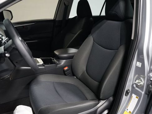 Certified 2025 Toyota RAV4 LE AWD/4WD image 25