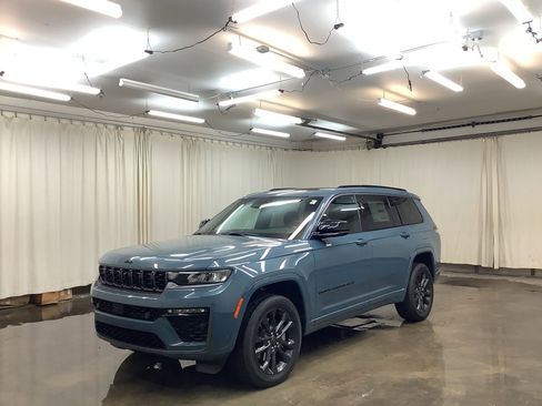 New 2026 Jeep Grand Cherokee L Limited AWD/4WD image 1