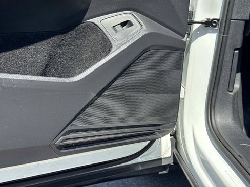 Certified 2024 Volkswagen Tiguan SE FWD image 21