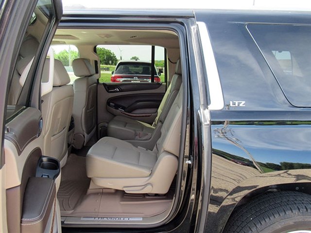 Used 2016 Chevrolet Suburban LTZ AWD/4WD image 17