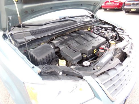 Used 2010 Chrysler Town & Country Touring FWD image 31