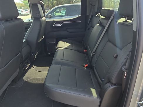 Used 2025 GMC Sierra 1500 SLT AWD/4WD image 10