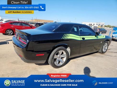 Used 2015 Dodge Challenger SXT image 4