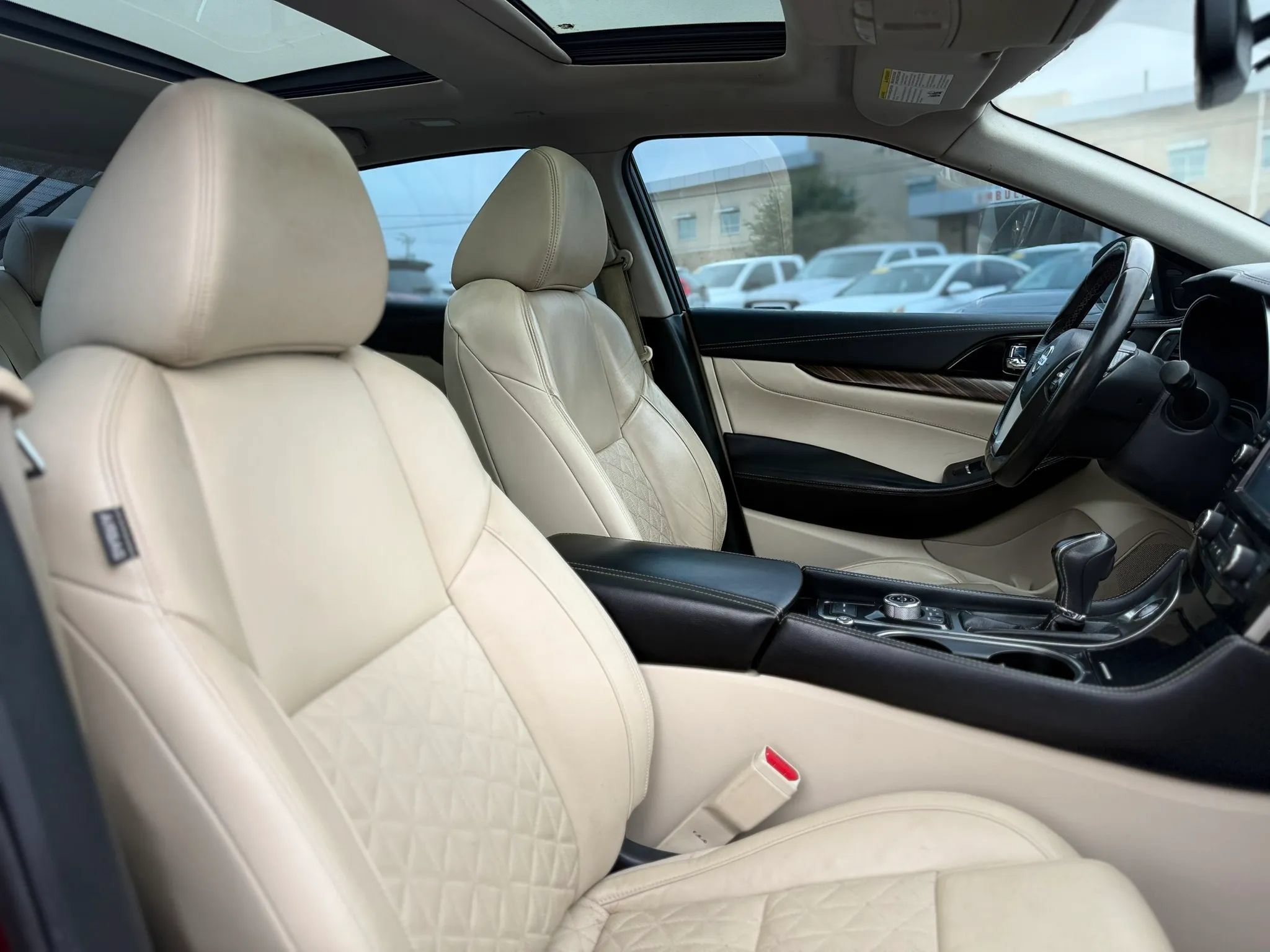 Used 2016 Nissan Maxima Platinum w/ Interior Lighting Package FWD image 16