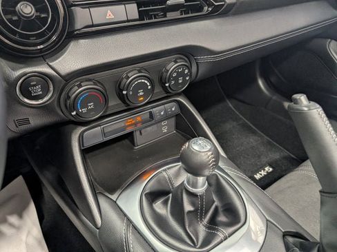 Used 2024 MAZDA MX-5 Miata Club RWD image 23