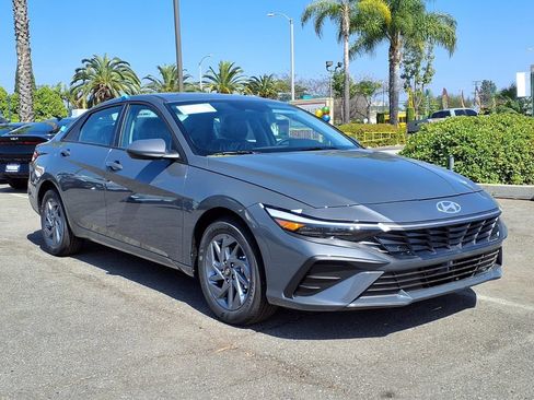 New 2026 Hyundai Elantra Hybrid FWD image 3