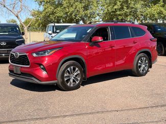 Used 2021 Toyota Highlander XLE FWD video 1