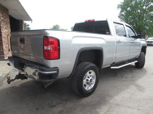 Used 2017 GMC Sierra 2500 SLE w/ Suspension Package, Off-Road AWD/4WD image 11