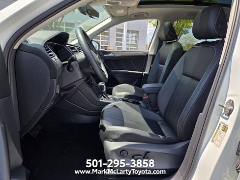 Used 2023 Volkswagen Tiguan SE w/ Panoramic Sunroof Package FWD image 9