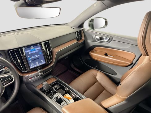 Certified 2023 Volvo XC60 B5 Plus w/ Protection Package Premier AWD/4WD image 24