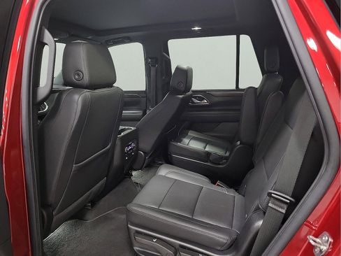 Used 2022 Chevrolet Tahoe Z71 w/ Luxury Package AWD/4WD image 9