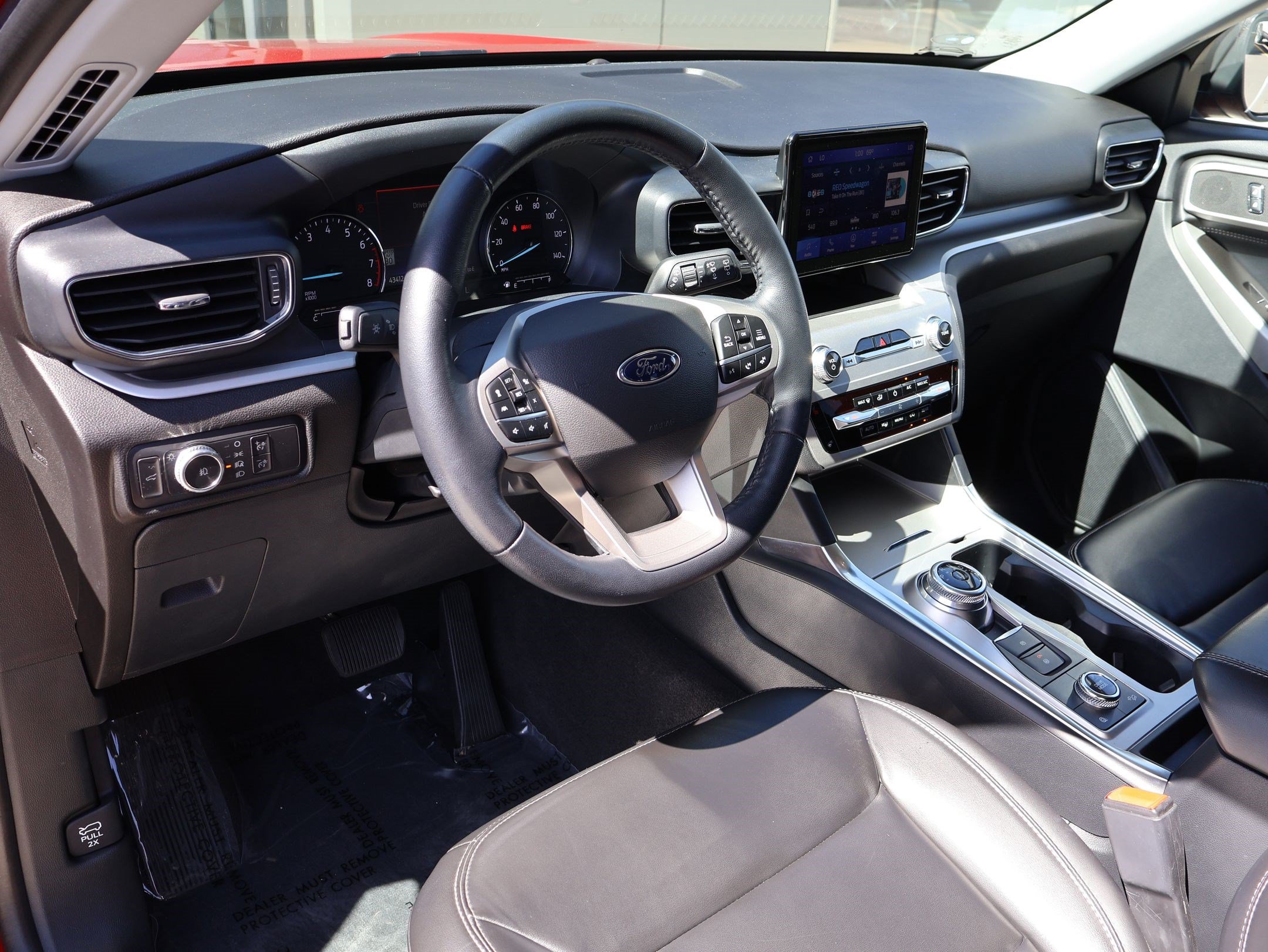 Used 2022 Ford Explorer XLT w/ Equipment Group 202A AWD/4WD image 15