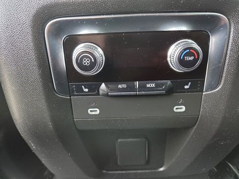 Used 2021 GMC Yukon XL SLT w/ SLT Premium Package image 8