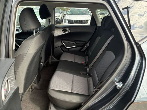 Used 2025 Kia Soul LX w/ LX Technology Package FWD image 19