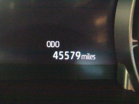 Used 2023 Toyota Highlander LE image 21