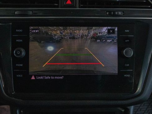 Used 2022 Volkswagen Tiguan SEL R-Line AWD/4WD image 6