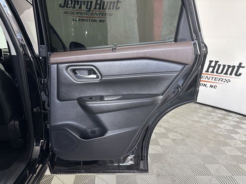 Used 2021 Nissan Rogue SV w/ Premium Package FWD image 26