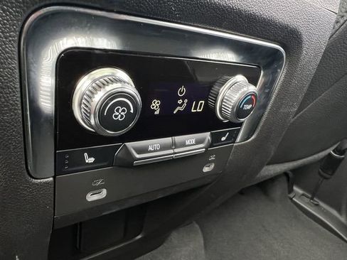 Used 2021 GMC Yukon XL Denali w/ Denali Premium Package image 20