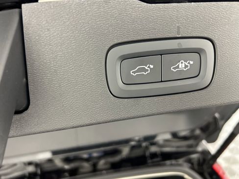 Used 2025 Volvo V60 B5 Cross Country Plus image 35