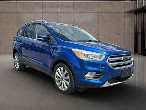 Used 2017 Ford Escape Titanium image 3