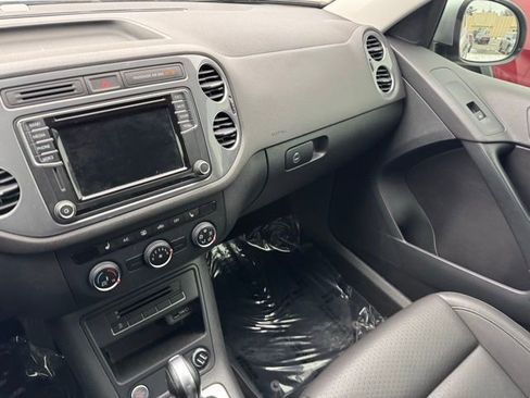 Used 2017 Volkswagen Tiguan S image 23