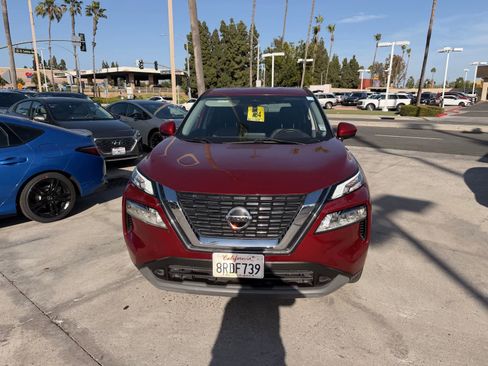 Used 2021 Nissan Rogue SV FWD image 2