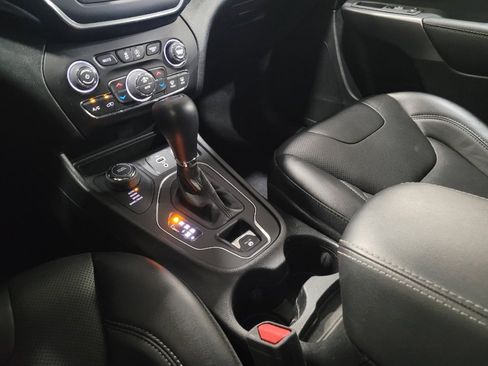Used 2022 Jeep Cherokee Latitude Lux w/ Mopar Interior Package AWD/4WD image 26