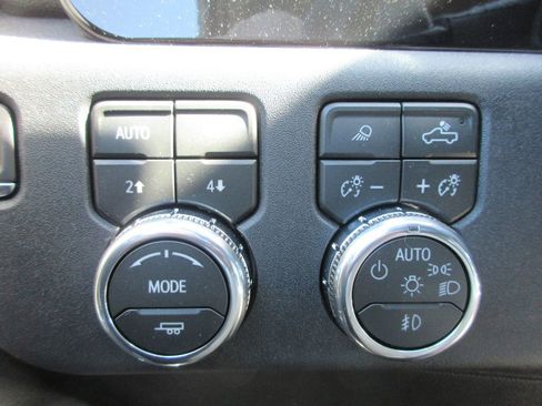 New 2026 GMC Sierra 1500 SLT w/ SLT Premium Package AWD/4WD image 18