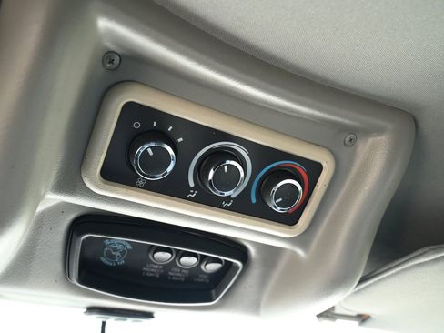 Used 2018 GMC Savana 2500 LS image 34