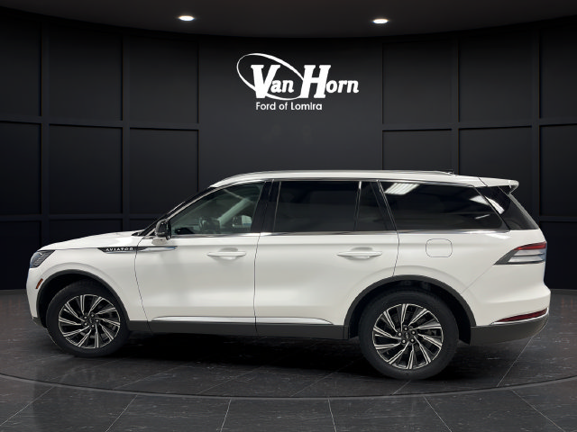 Used 2025 Lincoln Aviator AWD image 4