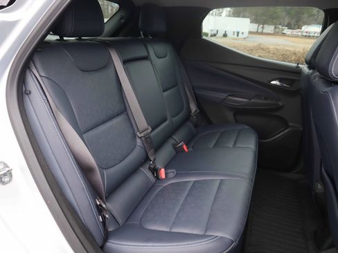 Used 2022 Chevrolet Bolt EUV Premier w/ Sun & Sound Package image 5