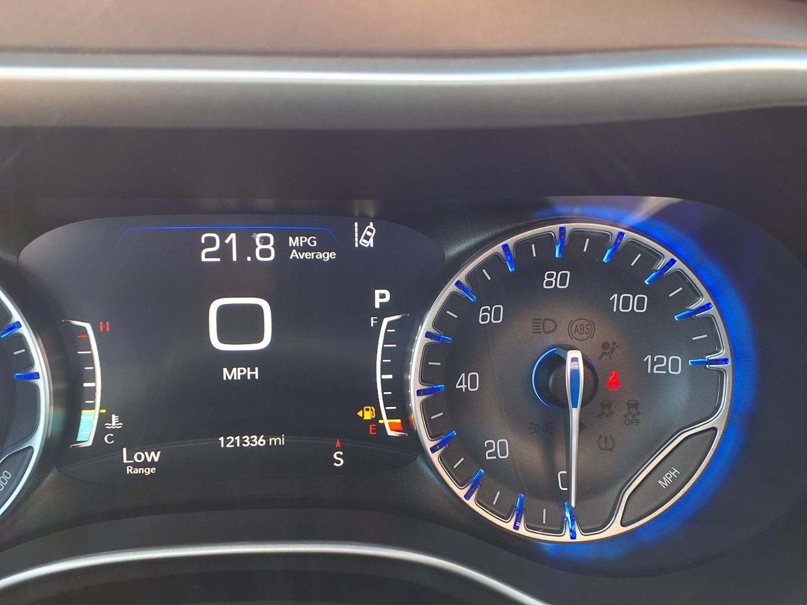 Used 2018 Chrysler Pacifica Touring-L w/ Advanced Safetytec Group FWD image 17