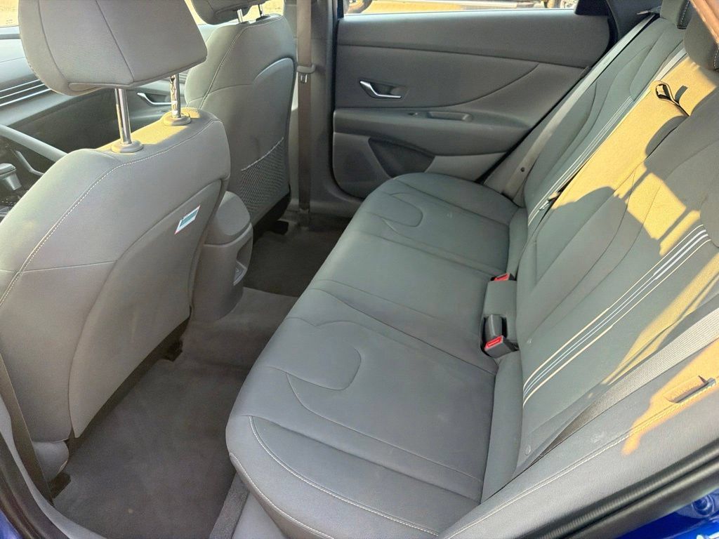 Used 2025 Hyundai Elantra SEL FWD image 9