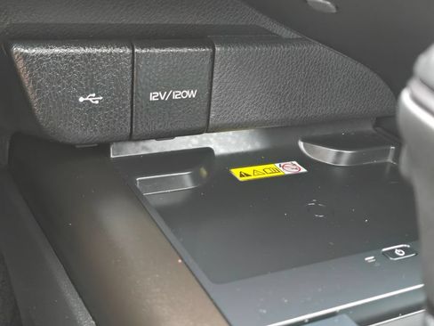 Used 2022 Toyota Camry XSE w/ Navigation Package AWD/4WD image 25