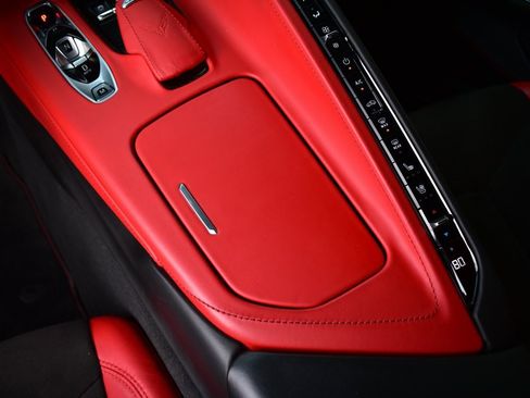 Used 2021 Chevrolet Corvette Stingray w/ Z51 Performance Package image 30