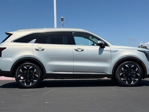 New 2026 Kia Sorento EX FWD image 3
