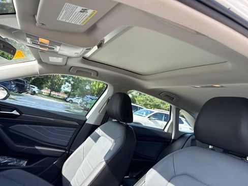 Used 2025 Volkswagen Jetta SEL FWD image 7