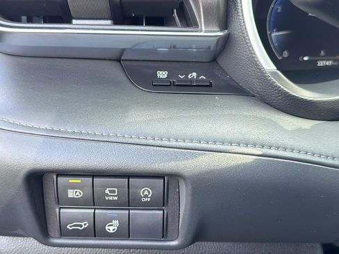 Used 2024 Toyota Highlander Limited image 12