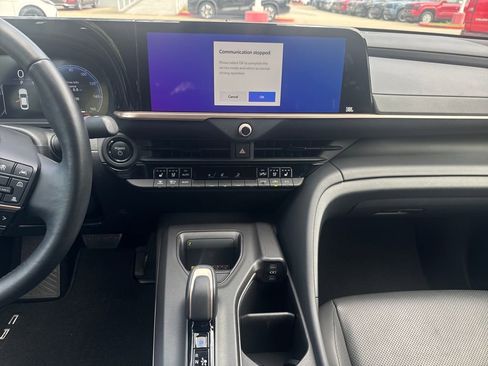 Used 2023 Toyota Crown Limited image 26