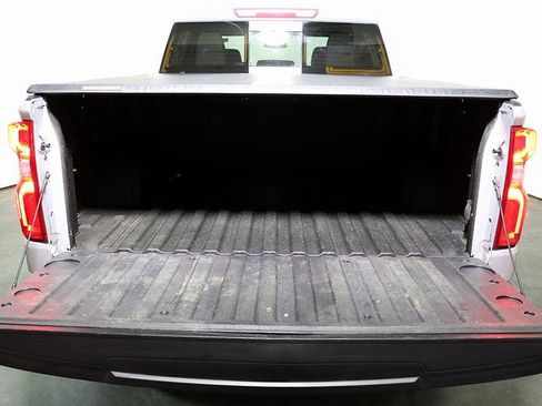 Used 2021 Chevrolet Silverado 1500 LT Trail Boss w/ Convenience Package II image 10