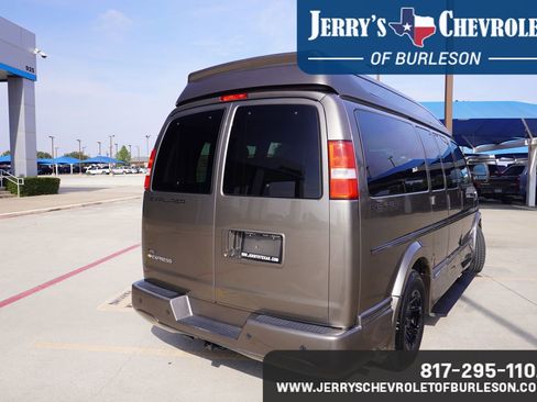 Used 2023 Chevrolet Express 2500 image 5