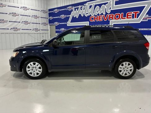 Used 2020 Dodge Journey SE w/ SE Popular Equipment Group FWD image 3