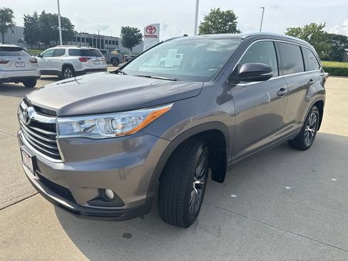 Certified 2016 Toyota Highlander XLE AWD/4WD image 6