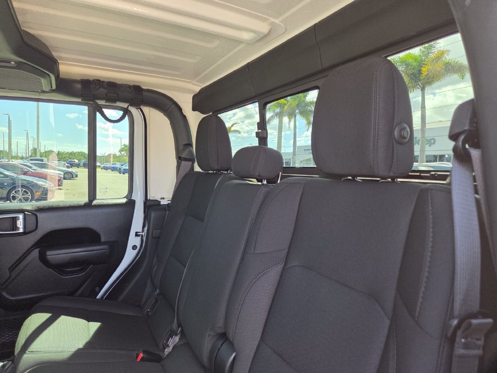Used 2023 Jeep Gladiator Sport AWD/4WD image 21