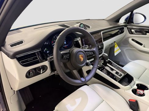 New 2026 Porsche Macan AWD/4WD image 4