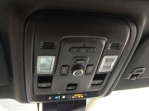 Used 2024 Chevrolet Tahoe Z71 image 36