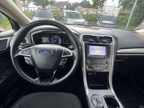 Used 2019 Ford Fusion SE image 13