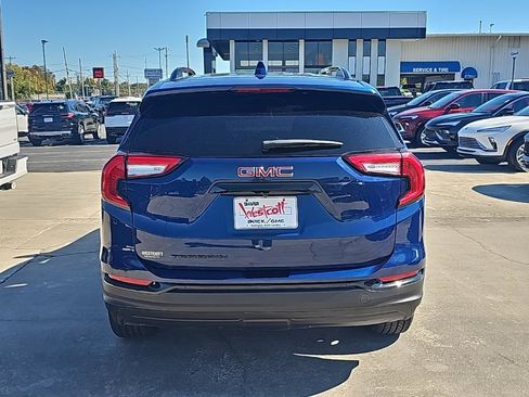 Used 2022 GMC Terrain SLE w/ Driver Convenience Package image 5