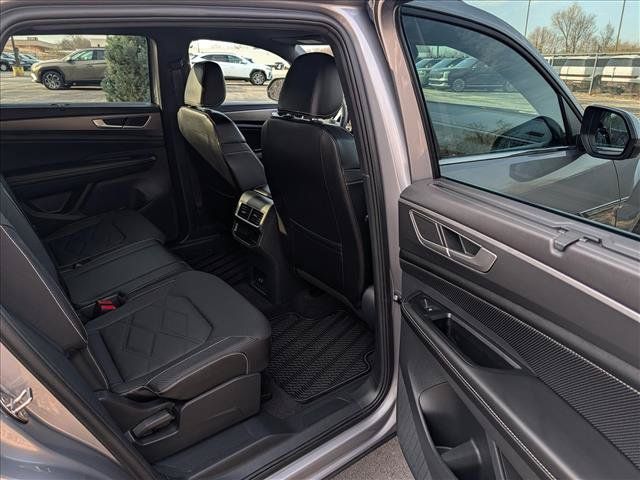 Certified 2024 Volkswagen Atlas Cross Sport SE AWD/4WD image 15