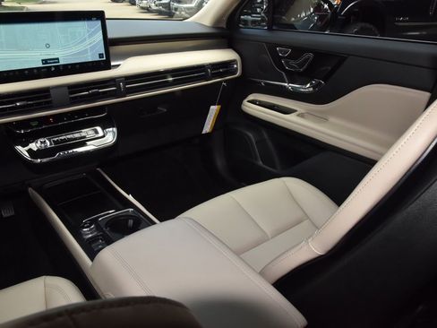 New 2026 Lincoln Corsair Premiere FWD image 17
